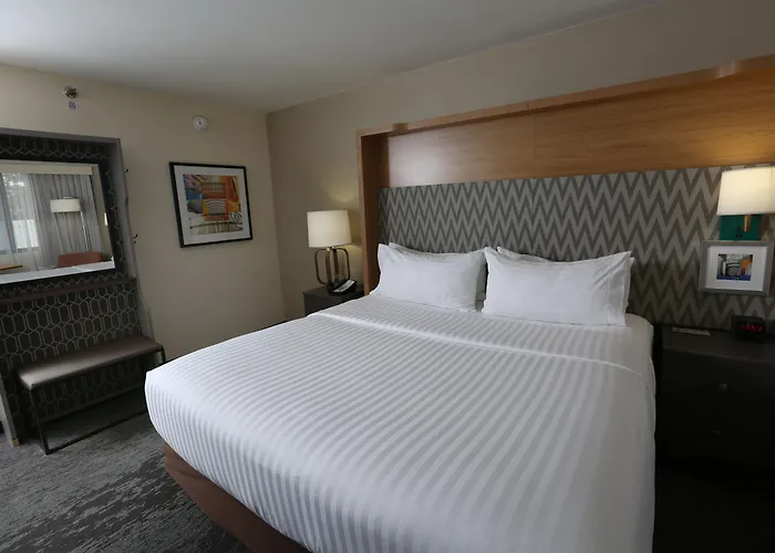 Holiday Inn Chicago North Shore By Ihg