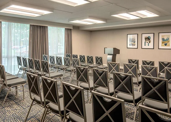 Doubletree By Hilton Hotel And Conference Center Chicago North Shore