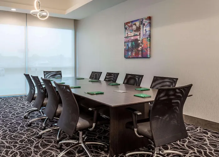 La Quinta Inn & Suites By Wyndham Shorewood